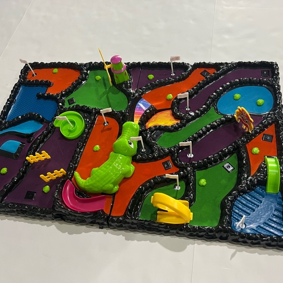 Arcade Mini Golf Interactive Tabletop Mini Golf Game 9 Holes & Moving Obstacles - Picture 7 of 16